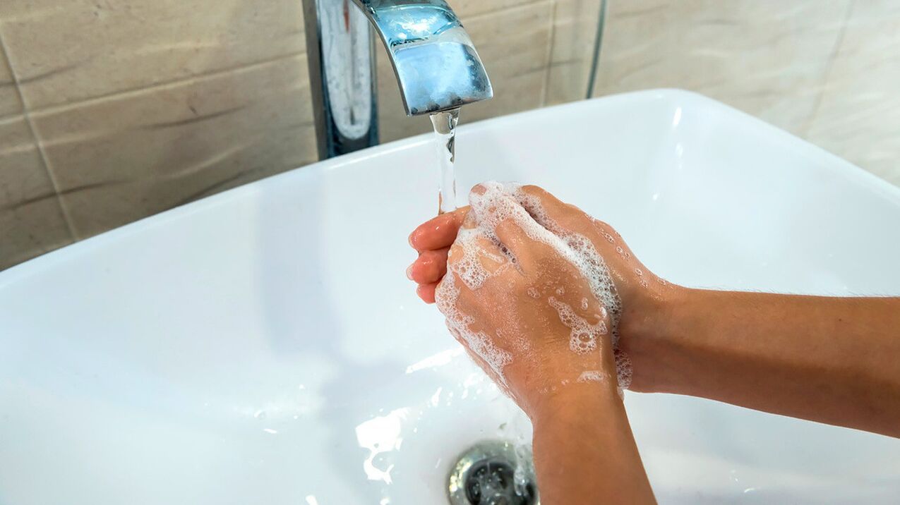 La règle d'or la plus simple pour prévenir les helminthiases est de toujours se laver les mains à l'eau et au savon. 